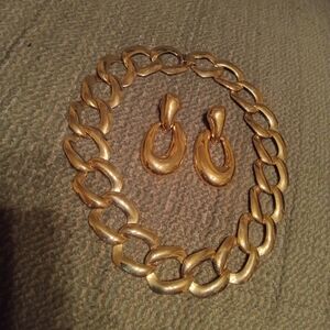 Goldtone necklace and earrings